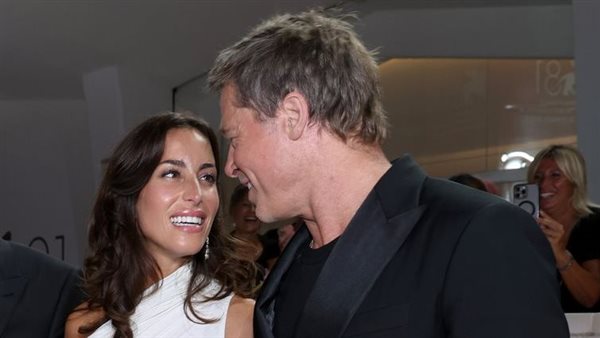 براد بيت وإينيس دي