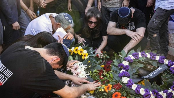 جانب من جنازة ألموغ