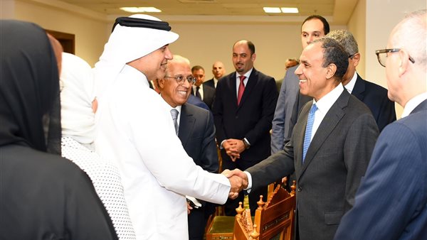 عبد العاطي يعقد لقاءاً