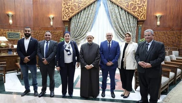 شيه الأزهر مع رئيس