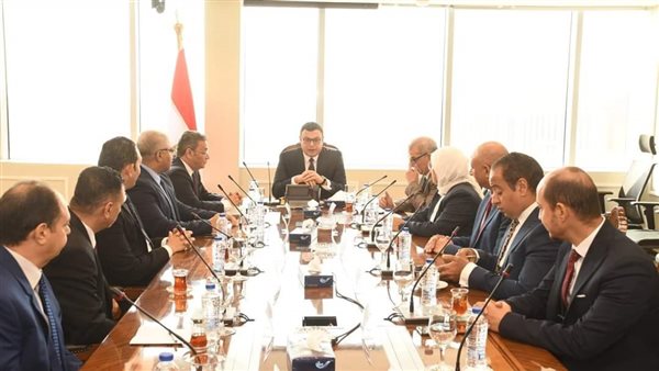 وزير الإسكان 