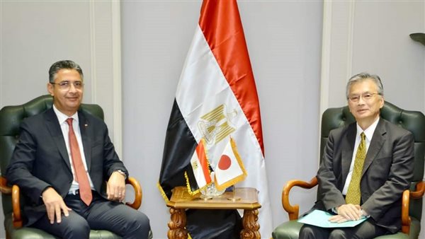 وزير التموين والسفير