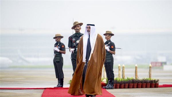 ولي عهد أبوظبي يصل