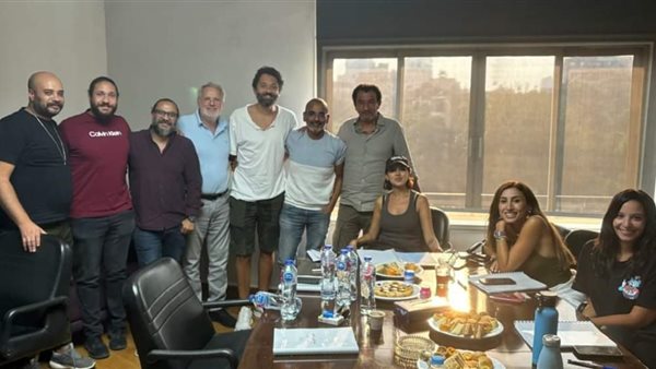 أبطال فيلم الهنا