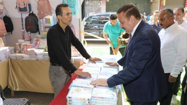 محافظ المنوفية بمعارض