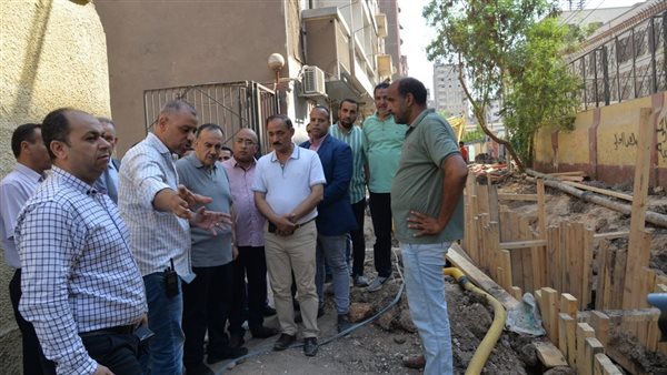 محافظ أسيوط يعاين