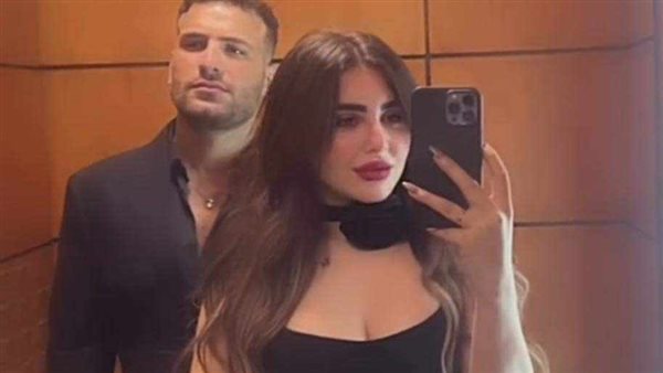 مسلم وخطيبته 