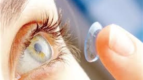 العدسات اللاصقة 