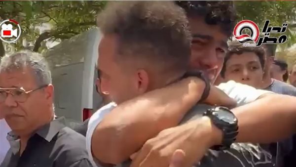 بكاء إسلام صادق أثناء