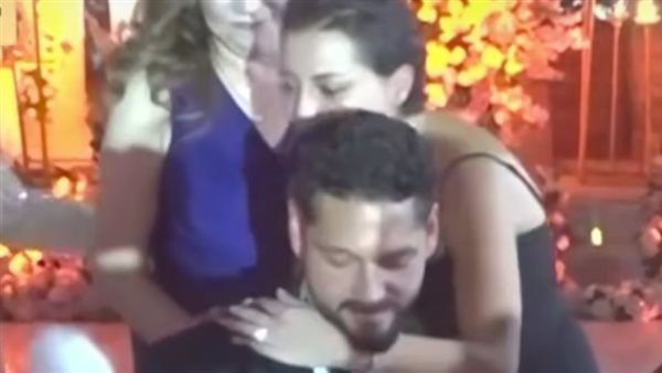 إلهام شاهين وابن