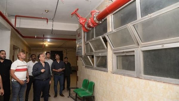 محافظ اسيوط بمستشفى