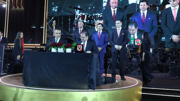 سعد شلبي أثناء توقيع