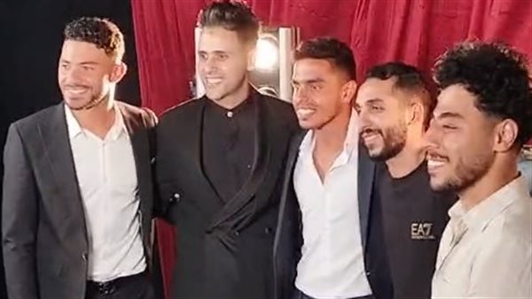 لاعبو الأهلي مع إسلام