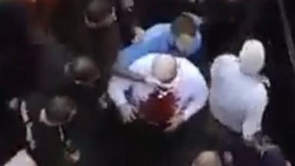 لحظة إصابة السفير