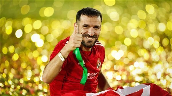 علي معلول لاعب الأهلي