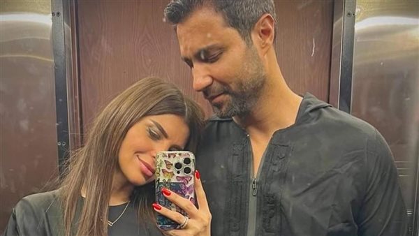 كريم فهمي وزوجته