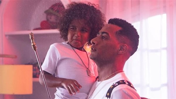 محمد رمضان وابنه