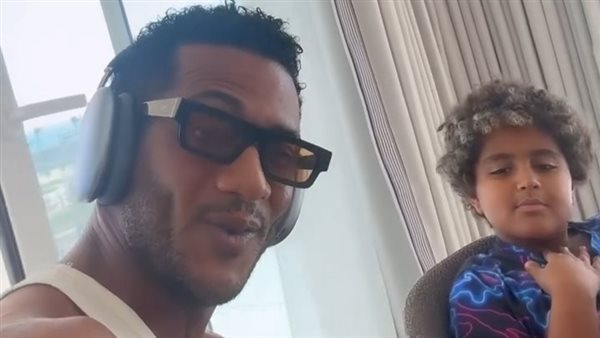 محمد رمضان وأبنه