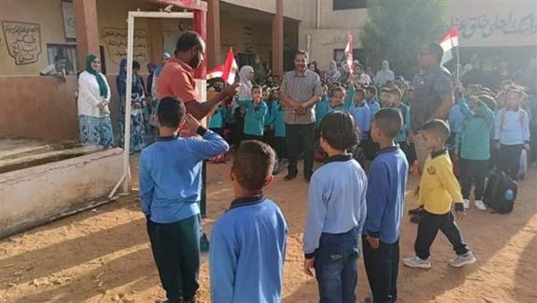 محافظ أسوان مدارس