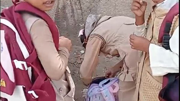 خروج طلاب مدارس