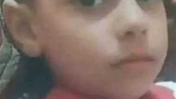 مصرع طفل في بالوعة