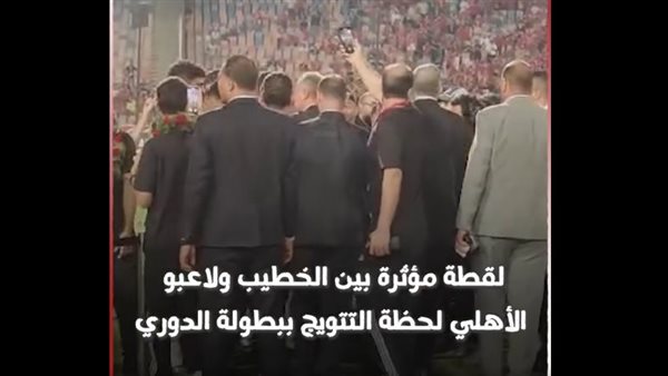 محمود الخطيب مع لاعبي