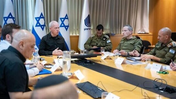 جالانت خلال الاجتماع