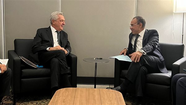  وزير الخارجية خلال