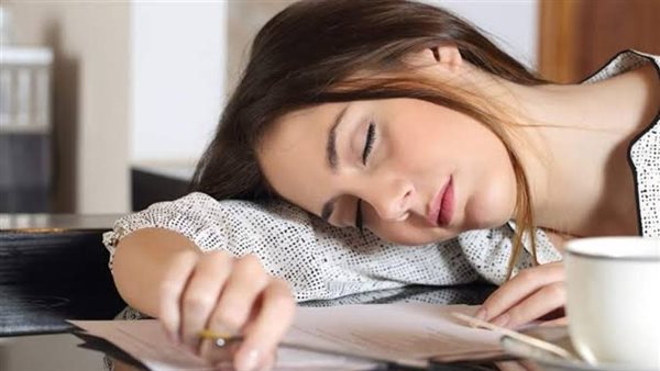 فتاة تعاني من إرهاق