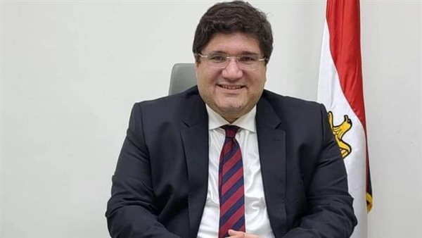 الدكتور أيمن أحمد