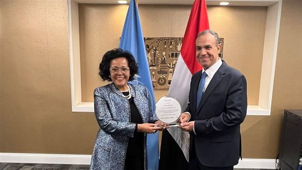 وزير الخارجية يتسلم