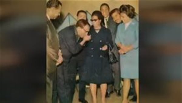 فؤاد المهندس يسلم