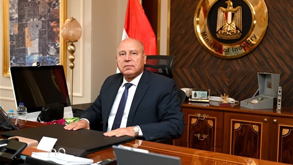 وزير الصناعة 