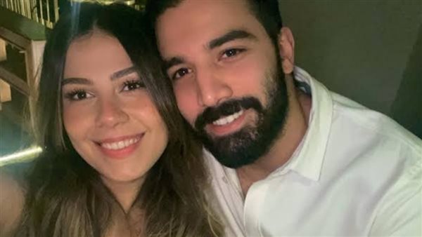 حازم إيهاب وزوجته