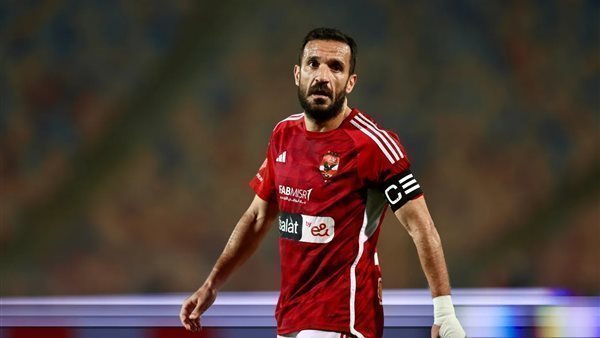 علي معلول لاعب الأهلي
