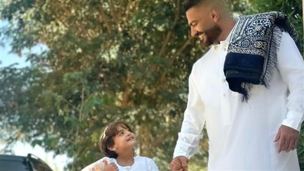 تامر حسني ونجله آدم