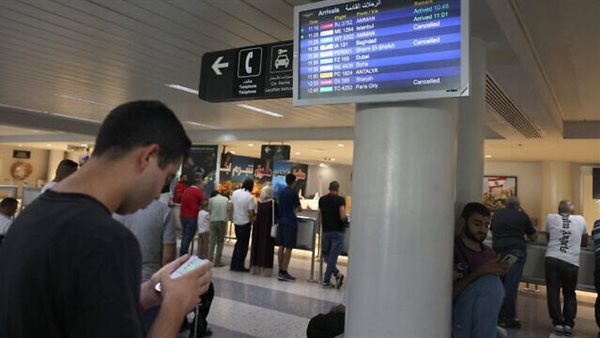 مسافرين في مطار بيروت