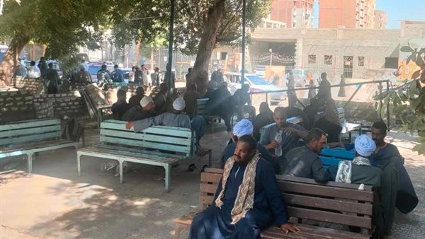 أسر ضحايا حادث ميكروباص