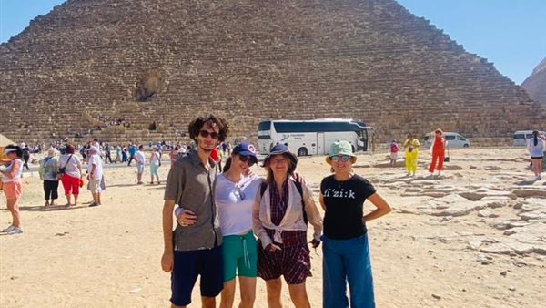 جولة بمنطقة الأهرامات