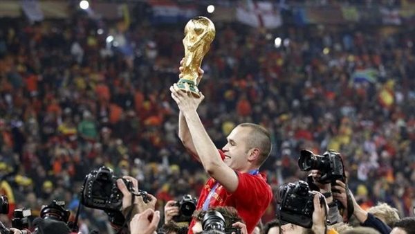 إنيستا مع كأس العالم