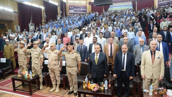 محافظ أسيوط باحتفالية