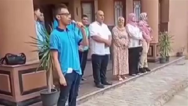 النشيد الوطني باللغة