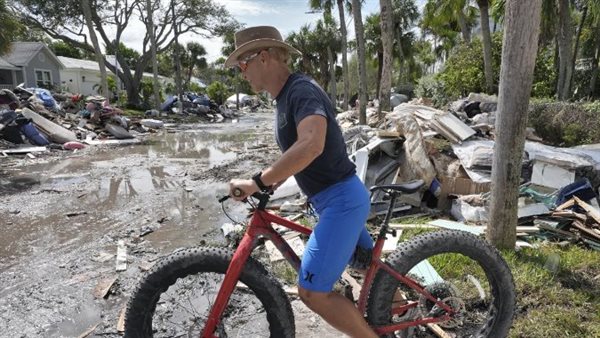 أثار حطام بسبب إعصار