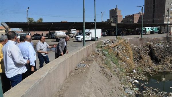 محافظ أسيوط بنزلة