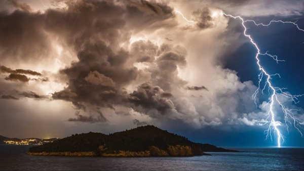 فياضانات و عواصف