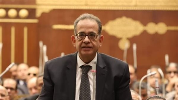 النائب طارق عبد العزيز