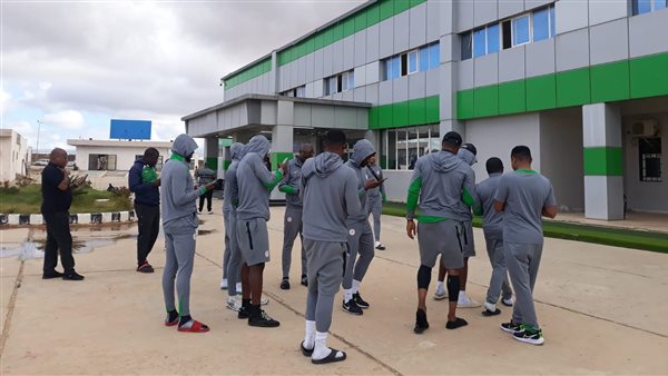 مغادرة بعثة منتخب