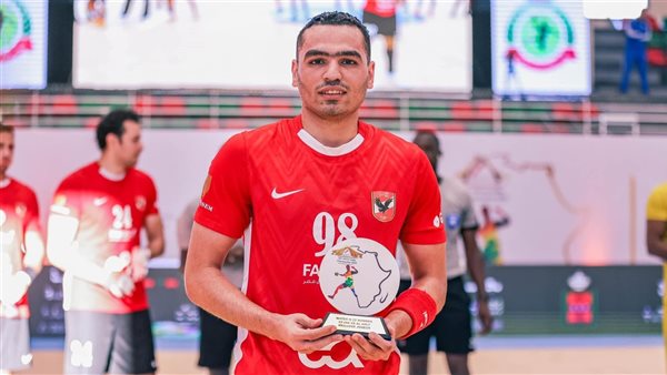 عمر كاستيلو مع جائزة