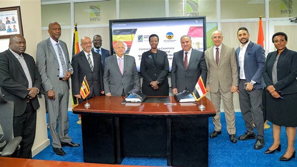 توقيع العقود 