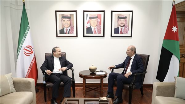 اجتماع بين وزير خارجية